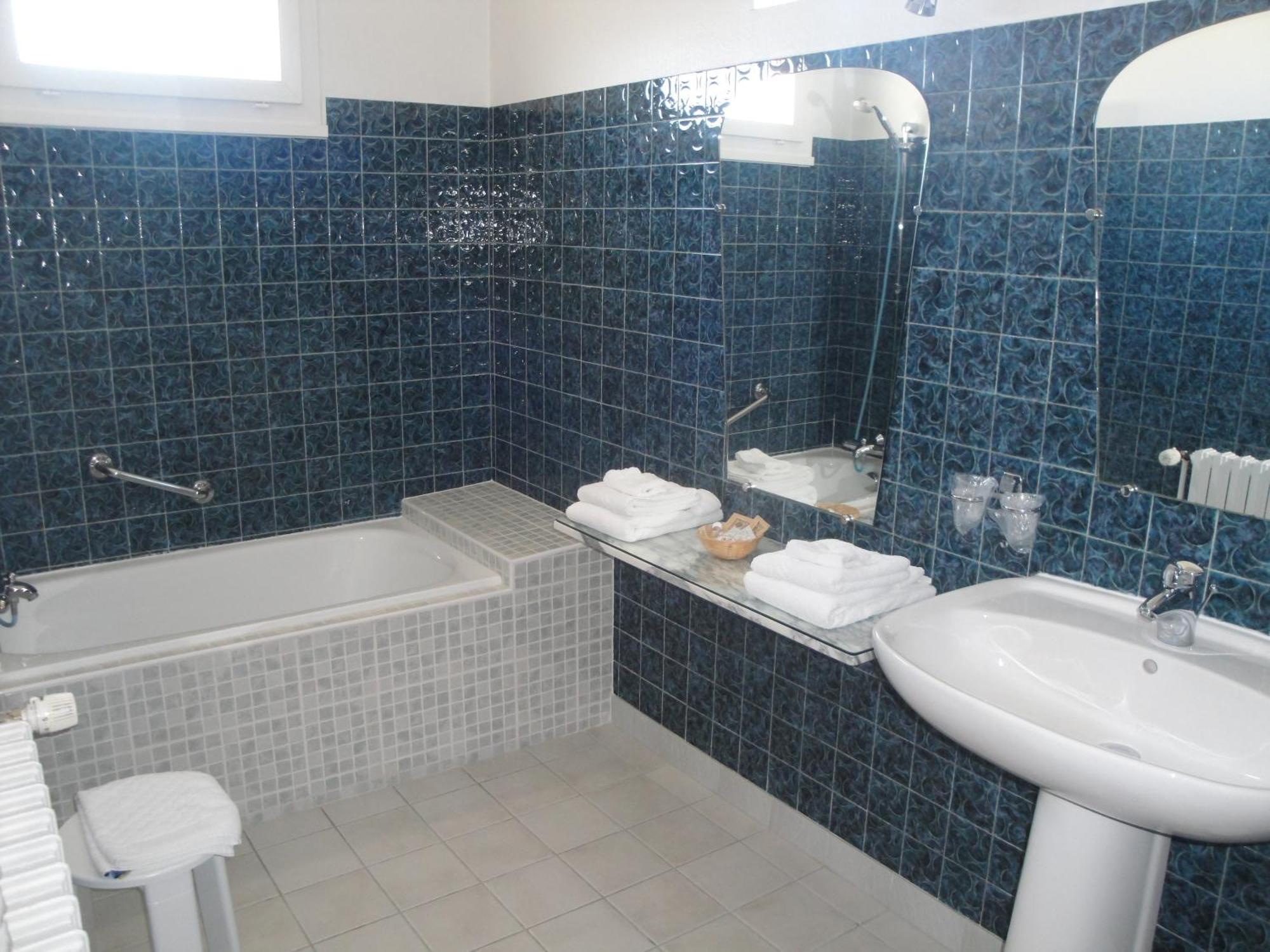 ניונס Hotel La Caravelle מראה חיצוני תמונה