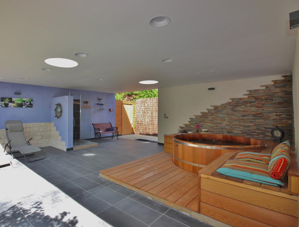 ניונס Hotel La Caravelle מראה חיצוני תמונה