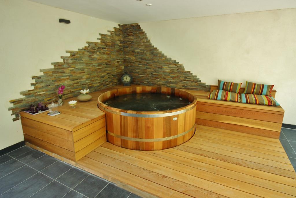 ניונס Hotel La Caravelle מראה חיצוני תמונה